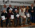 Bild: Hugo Schäferling
Bürgermeister Martin Preuß, SVA-Vorsitzende Eveline Süß, Michaela Schmid vom Skiverband Oberpfalz und Barbara Hernes vom BLSV Oberpfalz (hinten von links) ehrten Mitglieder für 50-, 55- und 60-jähriger Treue zur Skivereinigung.