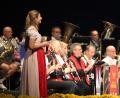 Bild: Isabelle Schindler/exb
Die Kapelle der Kapellmeister im Jahr 2023 bei einem Konzert in Frankreich mit der Sängerin Elke Karr.