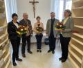 Bild: Pfarrei St. Georg
Das neue Pfarrarchiv von St. Georg Amberg wurde eingeweiht. Von links: Dr. Susanne Wanninger, Dietmar Gleis, Maria Gleis, Dekan Markus Brunner, Dr. Camilla Weber.