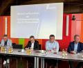 Bild: Richard Tischler/exb
Zur Herbstversammlung kam der Bayerische Gemeindetag im Kreisverband Schwandorf zusammen. Das Foto zeigt (von links) Dr. Harald Hollnberger, Thomas Knoll, Vorsitzenden Martin Birner sowie Wilfried Schober.