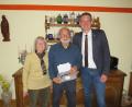 Bild: adj
Bürgermeister Ernst Schicketanz gratulierte Werner Schumacher mit Frau Gisela zum 80. Geburtagstag.