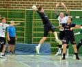 Bild: Hubert Ziegler
Julian Schaller (am Ball) und die HG Amberg sind gegen Herzogenaurach Favorit.
