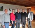 Bild: Nikolaus Scherr/exb
Viele Gratulanten lassen Josef Höcherl an seinem 85. Geburtstag hochleben.