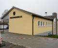 Bild: lum
Das Feuerwehrhaus in Wildenreuth mit renovierter Fassade und neuen Stellplätzen.