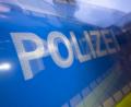 Bild: Marijan Murat/dpa
Die Polizei ermittelt aktuell, weil ein Unbekannter die Scheibe eine Waffengeschäfts in Amberg beschädigt hat.