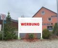 Bildmontage: Stefanie Roth/Laura Fröhler
So in der Art könnte das Werbeplakat an der Neuen Amberger Straße in Grafenwöhr aussehen, wenn das Landratsamt zustimmt. Die Tafel wird nachts beleuchtet sein.
