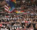 Bild: Christian Charisius/dpa
Die St-Pauli-Fankurve am Samstag im Spiel gegen die Bayern. Mit den Münchenern haben die Anhänger eine Fanfreundschaft.