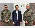 Bild: Portner
Zum Zeitplan der Litauen-Verlegung der Oberviechtacher Soldaten informieren auf der Bürgerversammlung Oberstleutnant Ralf Georgi (links) und Oberstleutnant Stefan Zadlo auf Einladung von Bürgermeister Rudolf Teplitzky.
