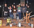 Bild: rgr
Die Handwerker der Katholischen Theatergruppe Grafenwöhr haben noch viel Arbeit vor sich, um die Bühne im großen Jugendheimsaal zu renovieren. Die Vertretungen der gemeinnützigen Einrichtungen freuen sich über ihre Spende.