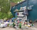 Bild: Benkhardt
Die Containerstandorte sehen oft schlimm aus, wenn die Container überfüllt sind. Das Bild zeigt den Container am Sportzentrum Kreinzl in Erbendorf.