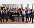 Bild: Fotostudio Kraus/exb
Der Flosser Autozulieferer Nexans ehrt 53 Mitarbeiter für ihre vielen Dienstjahre.