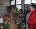 Bild: hdk
Auch adventliche Gestecke gab es beim Kunsthandwerkermarkt in Königstein zu erwerben.