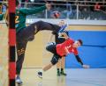Bild: gud
Bastian Ruhland (rotes Trikot, Szene aus der Partie gegen Amberg) und der HV Oberviechtach sind bei der SG Regensburg zu Gast.