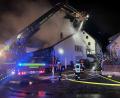 Bild: Feuerwehr Ursensollen/exb
Rund 110 Einsatzkräfte rückten zu einem Dachstuhlbrand nach Heimhof in der Gemeinde Ursensollen aus.