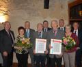 Bild: pop
Bei der Ehrung (von links) Georg Koller mit Ehefrau Rosa sowie Johann Bauer mit Ehefrau Elisabeth mit den drei Bürgermeistern, Landrat Richard Reisinger und Landtagsabgeordneten Harald Schwartz.