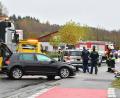 Bild: Petra Hartl
In Höhe der Einfahrt Bubenhöhe stießen am Donnerstag, 14. November, zum Autos zusammen, was zu einer kompletten Sperrung der Rosenberger Straße (Staatsstraße 2040) führte.