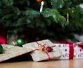 Symbolbild: Rolf Vennenbernd/dpa
In Vohenstrauß gibt es heuer erstmals eine Weihnachts-Wunschbaum-Aktion. Die Jugendbeauftragten Anna Balk und Hannes Gilch wollen damit bedürftigen Familien helfen.