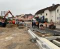Bild: ihl
Die Regensburger Straße ist bald wieder frei. Gehweg und Einmündung in die komplett neue Krankenhausstraße sind asphaltiert. Die Arbeiten in der Krankenhausstraße sollen heuer noch abgeschlossen werden.