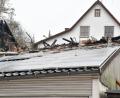 Bild: Petra Hartl
Bei einem Dachstuhlbrand in Heimhof Anfang November ist auch eine Photovoltaik-Anlage auf dem Haus und einer benachbarten Garage in Mitleidenschaft gezogen worden.