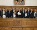 Bild: usc
Ehrungsabend im Rathaus (von links): Oberbürgermeister Michael Cerny, Bernhard Saurenbach, Martin Preuß, Heinz Donhauser, Karl Müller, Wanda Szumlewski, Carsten-Armin Jakimowicz, Dieter Amann, Siegfried Balzer, Harald Schwartz, Dieter Mußemann und Ehrengast MdL Bernhard Heinisch.