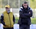 Archivbild: Hubert Ziegler
Ungemütliche Wochen für Trainer Andreas Scheler (rechts), Teammanager Hannes Beer (links) und den FC Amberg. Im Aufsteigerduell verloren die Amberger bei Kosova Regensburg mit 0:5.