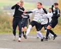 Bild: Thomas Schrems
Der Waldershofer Verteidiger Lukas Hausladen (links) klärt vor Martin Brunner, dem Stürmer des VfB Arzberg.