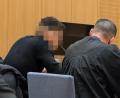 Bild: Wolfgang Würth
Rechtsanwalt Philipp Pruy mit seinem Mandanten. Um dessen Tatbeteiligung an einem Überfall in der Frauenrichter Straße ging es in der Verhandlung am Montag vor allem.