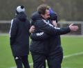 Bild: ham
Alexander Hadasch, der Trainer des 1. FC Schwarzenfeld, freut sich über den Sieg gegen den FC OVI/Teunz und die Ungeschlagen-Serie in der Fußball-Kreisliga West.