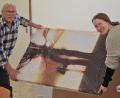 Bild: Rainer Sollfrank/exb
Norbert Grüner und Franziska Böll freuen sich auf ihre "Zusammenschau". Das Bild zeigt sie bei der Vorbereitung der Ausstellung im Begegnungs-Campus.