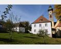 Archivbild: le
Bald ausgedient hat das Nebengebäude zwischen dem katholischen Pfarrhof und dem Kindergarten St. Johannes Maria Vianney (Bild links). Im Frühjahr nächsten Jahren steht der Abbruch des Gebäudes bevor.