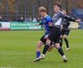 Bild: war
Johannes Janker (blaues Trikot) wird in dieser Szene vom Grafenwöhrer Bachmeier gefoult.