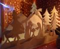 Bild: bey
Holz- und Schnitzarbeiten wie diese Weihnachtskrippe als Schattenspiel sollen heuer der Schwerpunkt in den Pleysteiner Weihnachtsfenstern sein.
