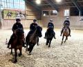 Bild: Gabi Schönberger
Die vier Frauen trainierten mit ihren Pferden in einem abgesteckten Oval, das den Maßen der Bühne in München entspricht.