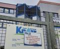 Bild: blf
Noch ist das verschlossene Tor bei Eisen Knorr nur kurzfristig. Das Schild weist auf die laufende Betriebsversammlung hin. Dort geht es um die Schließung des Weidener Traditionsunternehmens Ende März.