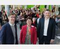Bild: Hirsch
Professor Dr. Andreas Ebneth, Schulentwicklungsberaterin Irene Sebald und Oberstudienstudiendirektor Jürgen Gleixner (von links) stellen neue Bildungsansätze vor und bekommen Beifall von den Multiplikatoren der Oberpfälzer Schulen.