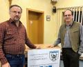 Bild: jma
Dieter Melzner (links) referierte über Neuerungen im Waffenrecht. Rechts der Vorsitzende der Jägerkameradschaft Auerbach, Roland Schleicher.