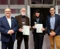 Bild: Christa Lorenz
Ehrungen für langjährige Dozententätigkeit bei der Volkshochschule Amberg (von links): Bürgermeister Martin J. Preuß, Philip Wade, Marga Rita Hollweck und VHS-Leiter Reiner Volkert.