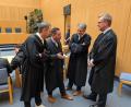 Bild: Wolfgang Würth
Das Plädoyer des Staatsanwalts sorgt für Gesprächsstoff bei den Rechtsanwälten (von links) Rouven Colbatz, Philipp Pruy, Stephan Schütz und Johannes Zintl.