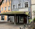 Bild: Gabi Schönberger
Wie lange das silberne "La Vita"-Schild wohl noch über dem Lokal am Unteren Markt hängen wird? Gegen den Betreiber wurde ein Insolvenzantrag gestellt. Ein Nachfolger soll die Räumlichkeiten derzeit bereits umbauen.