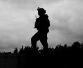 Archivbild: Spc. Zoe Tourne/ US Army
Im Schatten: Ein US-Soldat auf dem Truppenübungsplatz Grafenwöhr. Auch Handy-Standortdaten von Menschen, die hier aktiv waren, fanden sich in dem Datensatz, den Medien für eine Recherche auswerteten.