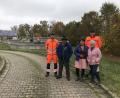 Bild: mma
Severino Maldonado und Fabiana Abarado (Mitte) interessierten sich sehr für Wasser -und Abwassersysteme. Marianne Moosburger (rechts) übersetzte die Informationen von Patrick Geilersdörfer und Stefan Gericke.