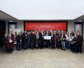 Bild: Sparkasse Oberpfalz Nord/exb
25 Vereine und Institutionen in Waldsassen und Umgebung erhielten insgesamt 10.000 Euro von der Sparkasse Oberpfalz Nord. Im Bild die Spendenübergabe mit den Empfängern, Vertretern der Bank und Bürgermeister Bernd Sommer.