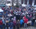 Bild: slh
Der Adventsmarkt auf dem Dorfplatz in Weihern ist auch in diesem Jahr wieder ein Besuchermagnet.