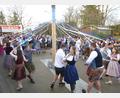 Bild: bk
Ob Siebenschritt, Kreuzpolka, Schneewalzer oder Bandltanz: Die 16 Thansüßer Paare zeigen, dass sie es drauf haben.