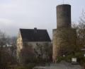 Bild: fz
Über den Dächern von Windischeschenbach. Das Wahrzeichen von Neuhaus. Burg und Butterfassturm. Sanierungsbedürftig und das nicht einfach zu stimmen.
