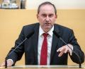 Archivbild: Archivbild: Sina Schuldt/dpa 
Wirtschaftsminister Hubert Aiwanger (Freie Wähler sucht auf X den Nahkampf mit einem einfachen Oberpfälzer SPD-Mitglied. Zur Ziegler-Insolvenz erklärt sich ein Ministeriumssprecher.