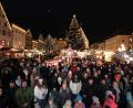 Bild: Wolfgang Steinbacher
Zur offiziellen Eröffnung des Amberger Weihnachtsmarktes am späten Donnerstagnachmittag kamen viele Menschen.