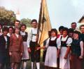 Bild: Archiv Toni Kreckl/exb
Diese undatierte Aufnahme (ca. 1965) der KLJB Brudersdorf mit Fahne ist auch im neuen Heimat-Heft enthalten.