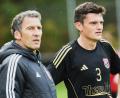 Archivbild: G. Büttner
Co-Trainer Stefan Grünauer (links) und Spielertrainer Benjamin Urban haben ihre Verträge beim SC Luhe-Wildenau um ein Jahr verlängert.