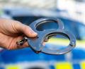 Symbolbild: David Inderlied/dpa
Der Geldabholer wurde von der Polizei festgenommen und einem Ermittlungsrichter vorgeführt.